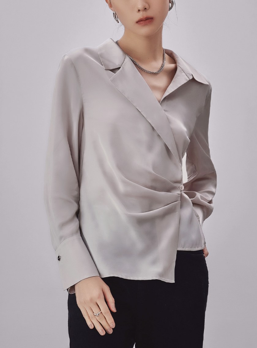 不對稱領抓褶造型襯衫